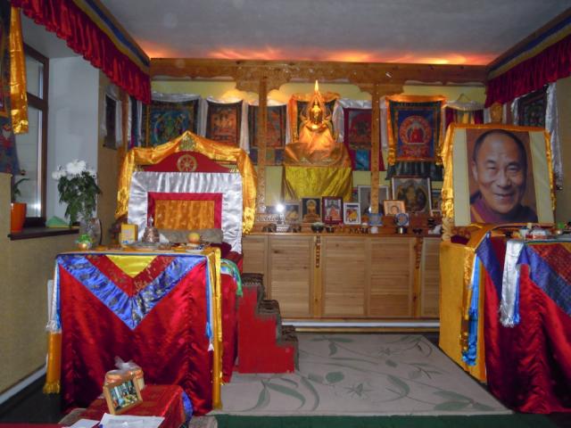 Алтарная вечером